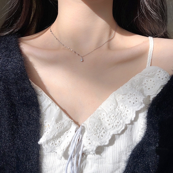 Picture of Unusual Small White Pendant Necklace