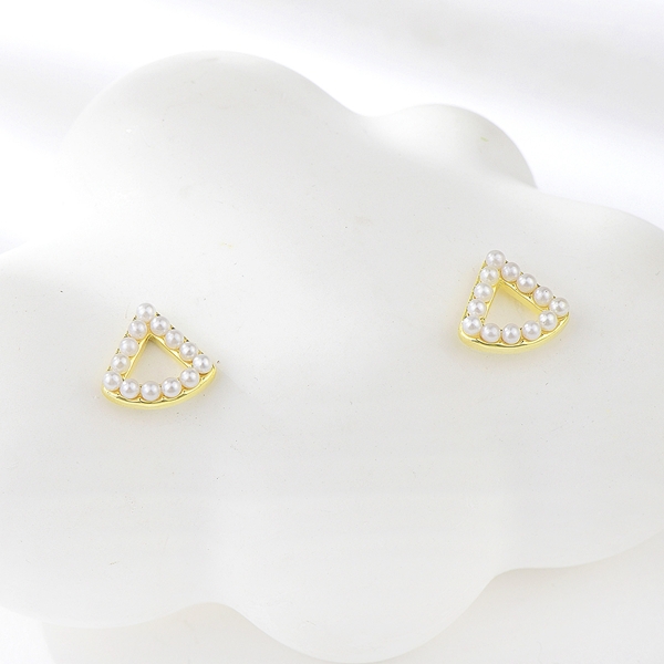 Picture of Distinctive White Delicate Stud Earrings at Great Low Price