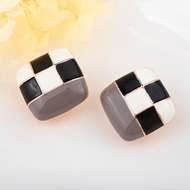 Picture of Stylish Medium Classic Stud Earrings