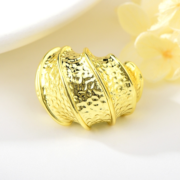 Picture of Dubai Gold Plated Fashion Ring with Fast Delivery